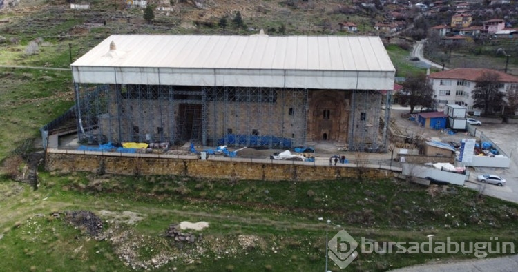 Denge sütunu sanılan parçası dekoratif amaçlı yapılmış