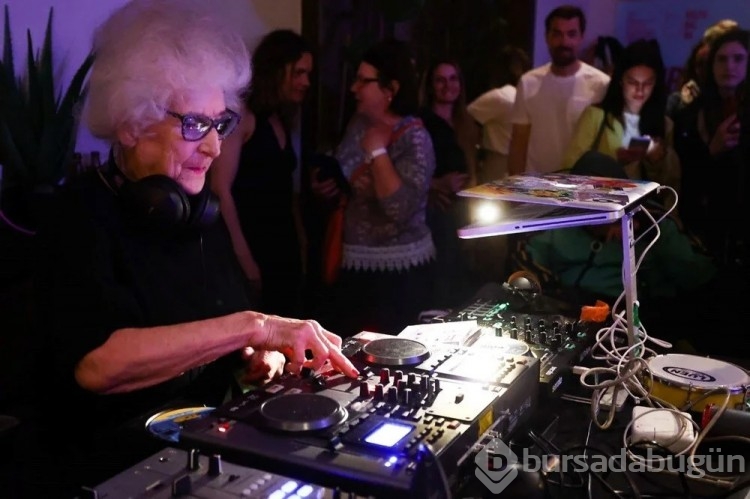 84 yaşındaki en yaşlı DJ'i Wirginia Szmyt, hayatını konu alan filmin gala gösterimine katıldı