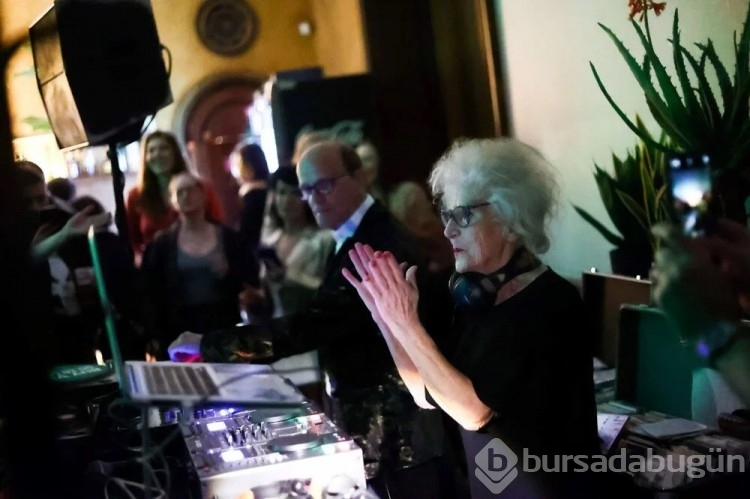 84 yaşındaki en yaşlı DJ'i Wirginia Szmyt, hayatını konu alan filmin gala gösterimine katıldı