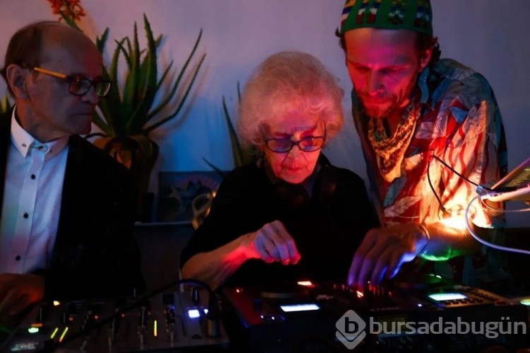 84 yaşındaki en yaşlı DJ'i Wirginia Szmyt, hayatını konu alan filmin gala gösterimine katıldı