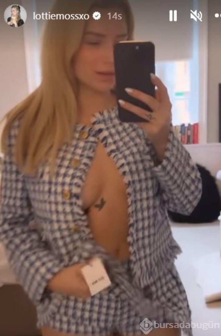 Model Lottie Moss içine hiçbir şey giymeden ayna karşısında ceket denedi! 