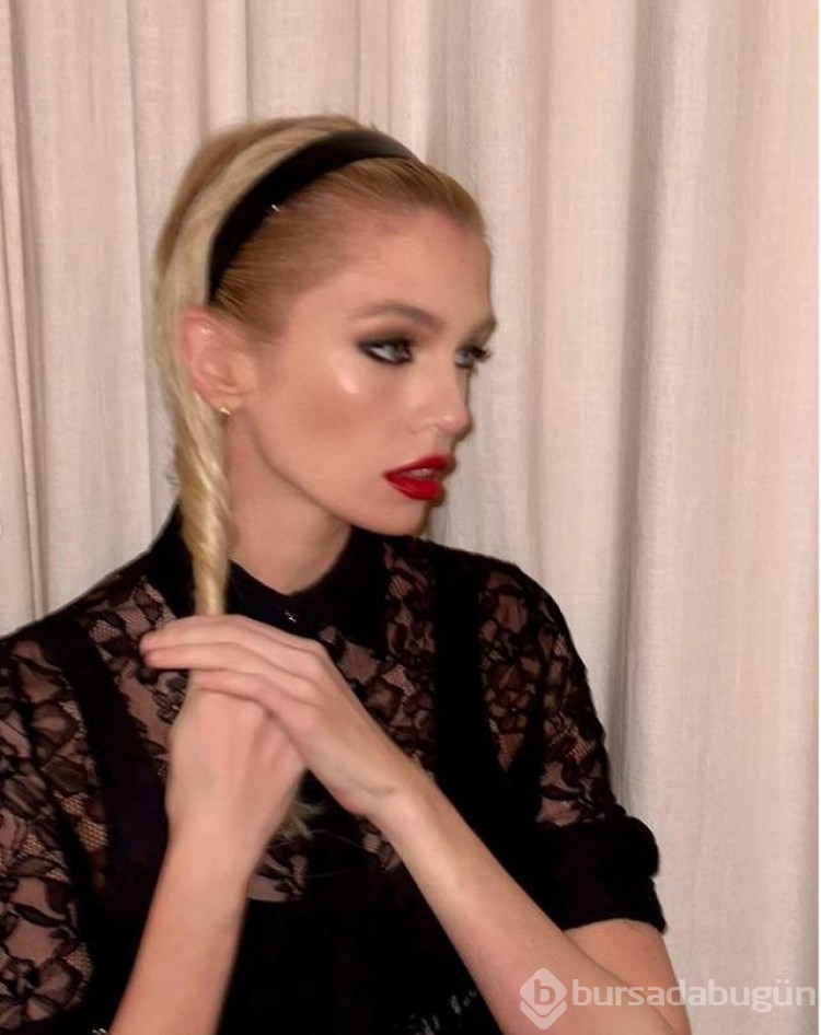 Transparan giyen model Stella Maxwell kalçasını açıkta bıraktı!