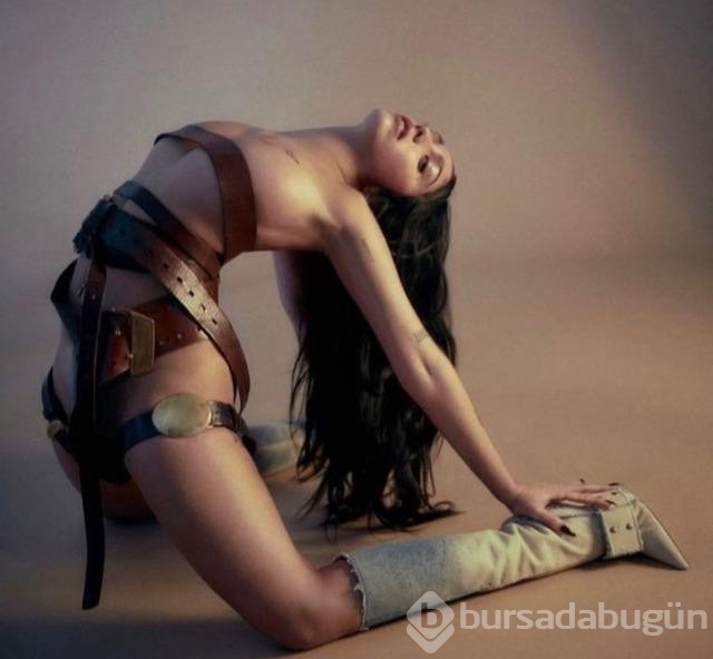 Madonna'nın kızı Lourdes Leon transparan giyip dekolteli poz verdi!