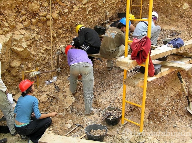 Dünyanın en eski insan ayak izleri bulundu
