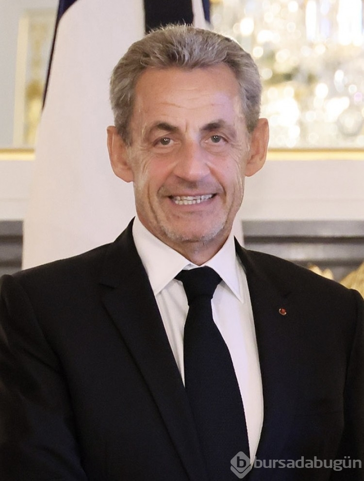 Eski Fransa Cumhurbaşkanı Nicolas Sarkozy'e yolsuzluk davasından hapis cezası!
