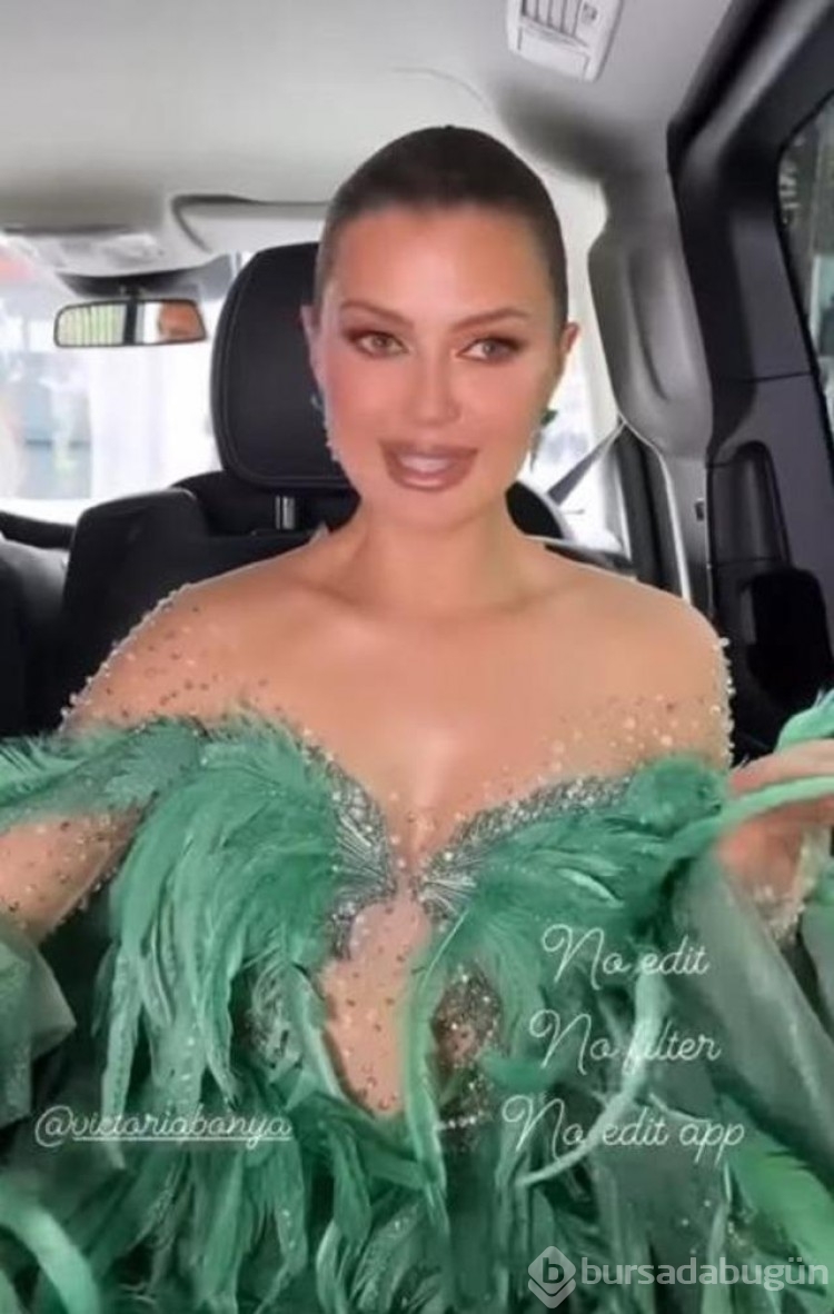 Rus model Victoria Bonya tüyden kostümü ile festivale damga vurdu!