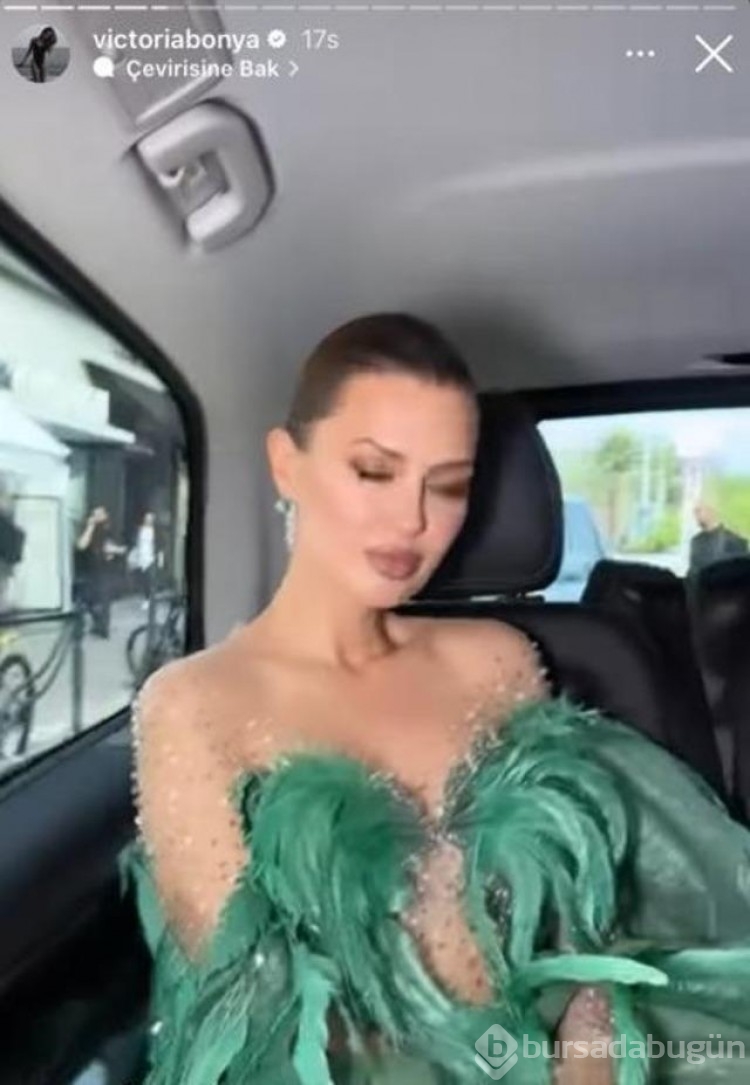Rus model Victoria Bonya tüyden kostümü ile festivale damga vurdu!