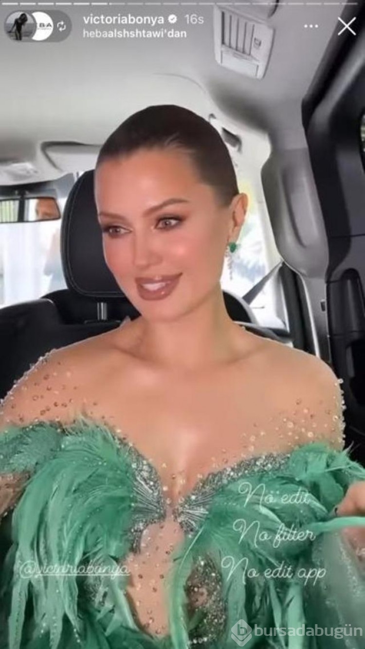 Rus model Victoria Bonya tüyden kostümü ile festivale damga vurdu!