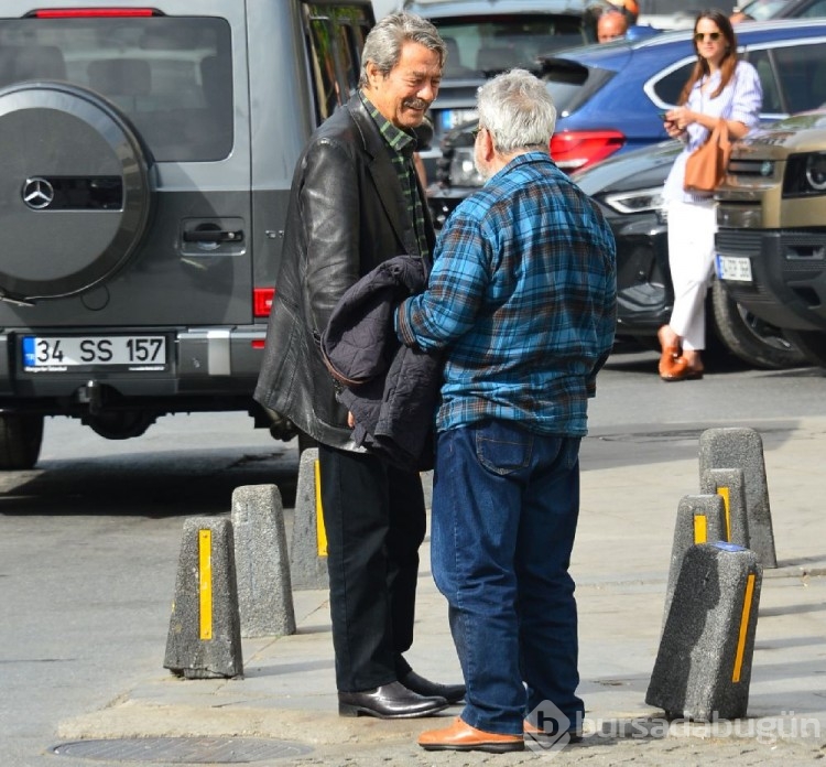 Usta oyuncu Kadir İnanır Bebek'te objektiflere yansıdı 