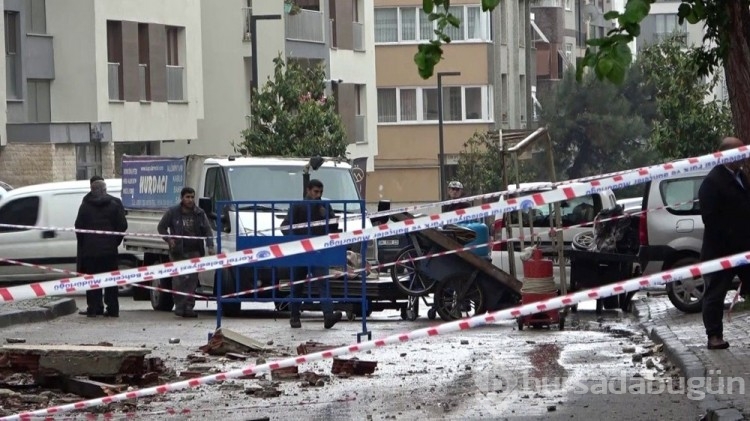 İstanbul'da kolonunda çatlak oluşan bina tahliye edildi