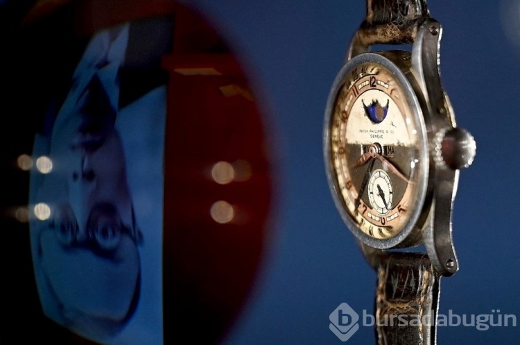 Çin'in son İmparatoru Puyi'ye ait  Patek Philippe marka saat 6,2 milyon dolara satıldı