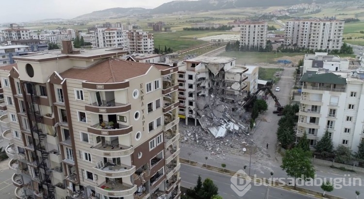 Adıyaman'da ağır hasarlı binaların yıkımına geçildi