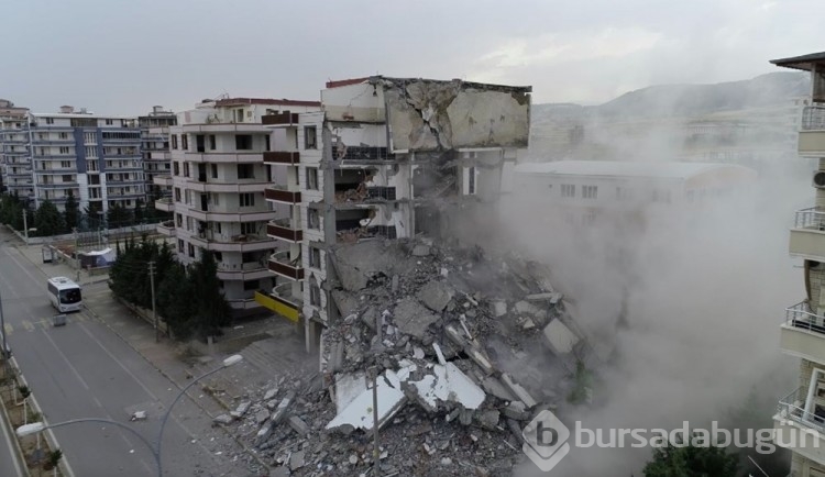 Adıyaman'da ağır hasarlı binaların yıkımına geçildi