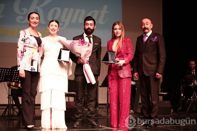 Bursa'da unutulmayan şarkılarla müzik dolu gece yaşandı