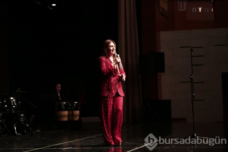 Bursa'da unutulmayan şarkılarla müzik dolu gece yaşandı