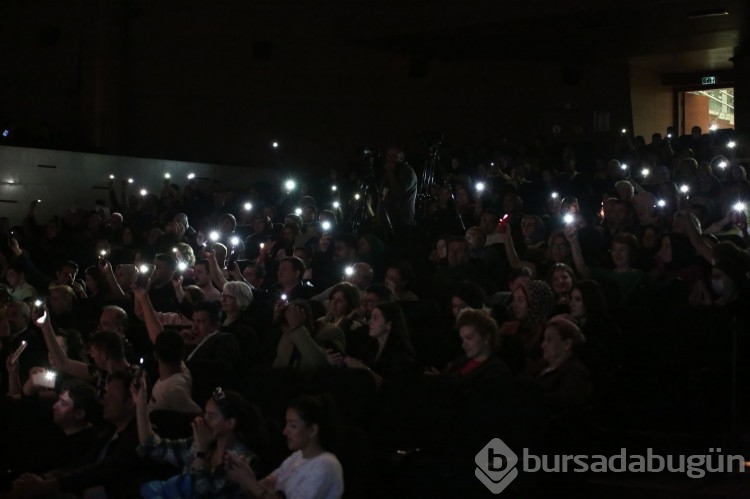 Bursa'da unutulmayan şarkılarla müzik dolu gece yaşandı