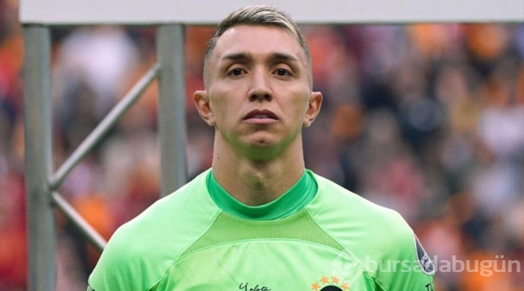 Galatasaray'da parfüm krizi! Muslera takım arkadaşlarına bağırdı