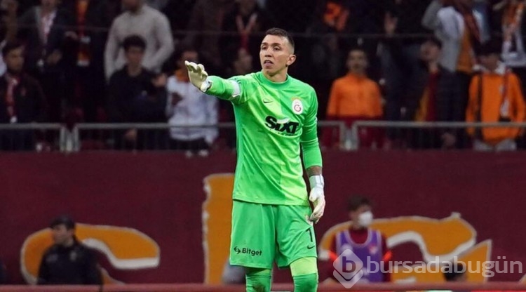 Galatasaray'da parfüm krizi! Muslera takım arkadaşlarına bağırdı