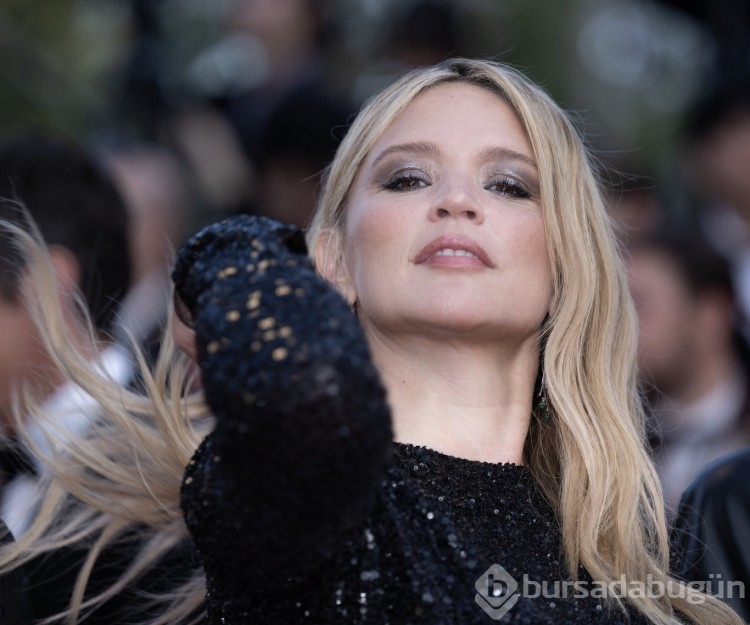 Elsa Hosk'un Cannes kıyafeti optik illüzyon yarattı