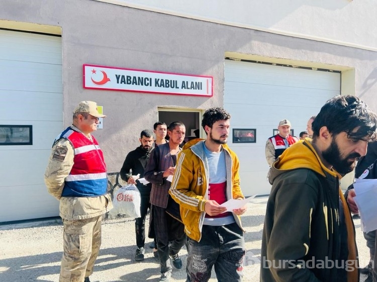 Ağrı'da 136 Afgan göçmen, ülkelerine gönderildi