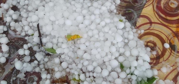 Elazığ'ın Baskil ilçesini dolu vurdu