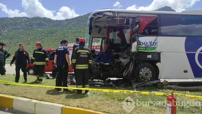 Konya'da yolcu otobüsü kamyona çarptı