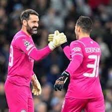 Manchester City, Scott Carson'ın sözleşmesini bir yıl uzattı