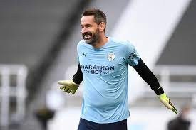 Manchester City, Scott Carson'ın sözleşmesini bir yıl uzattı