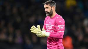 Manchester City, Scott Carson'ın sözleşmesini bir yıl uzattı