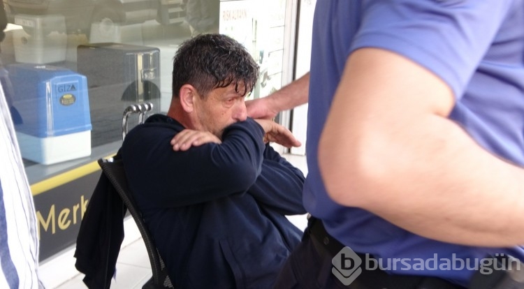 İstanbul'da karşıdan karşıya geçen engelli vatandaş kamyonun altında altı