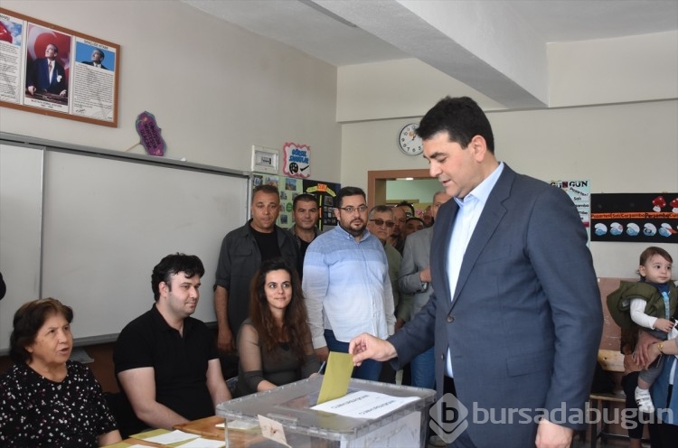 Liderler oylarını kullandı
