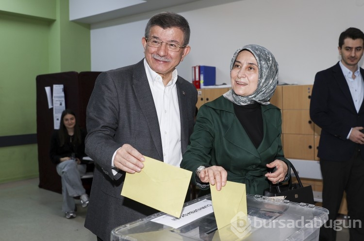 Liderler oylarını kullandı
