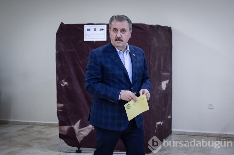 Liderler oylarını kullandı
