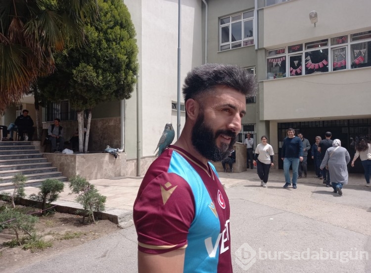Sandık başında ilginç kareler
