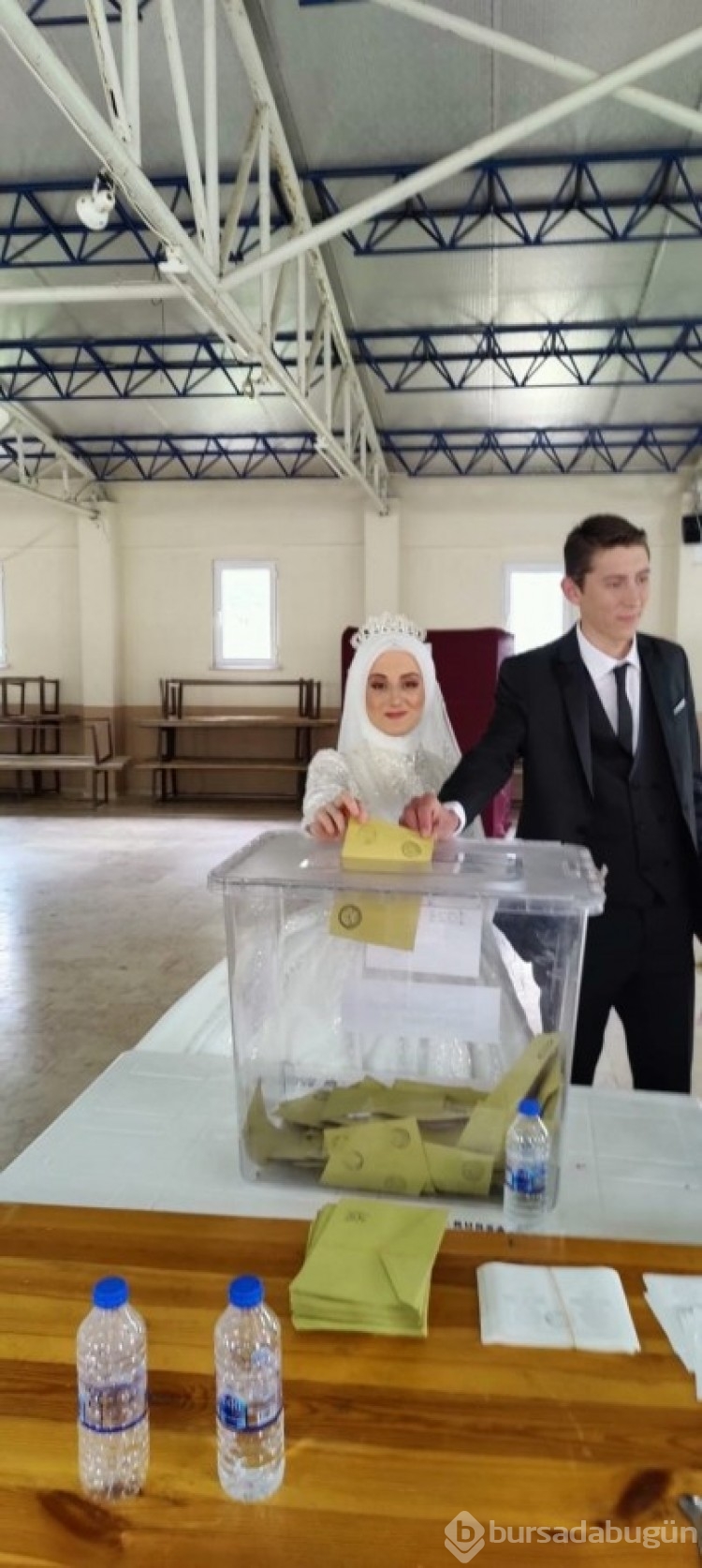 Sandık başında ilginç kareler
