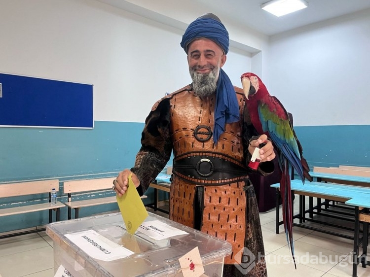 Sandık başında ilginç kareler
