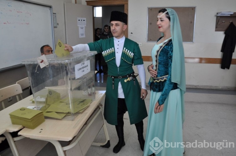 Sandık başında ilginç kareler
