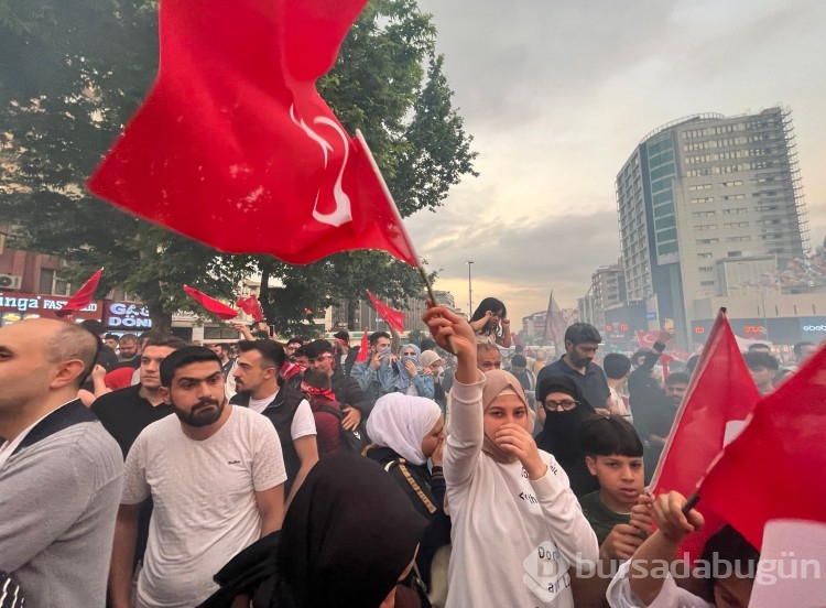 Bursa'da seçim sonuçları kutlanıyor