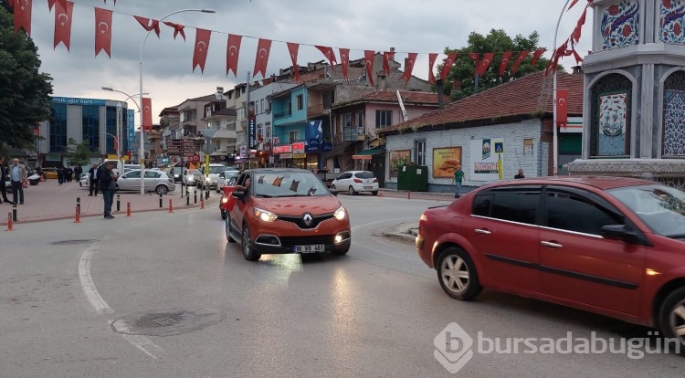 Bursa'da seçim sonuçları kutlanıyor