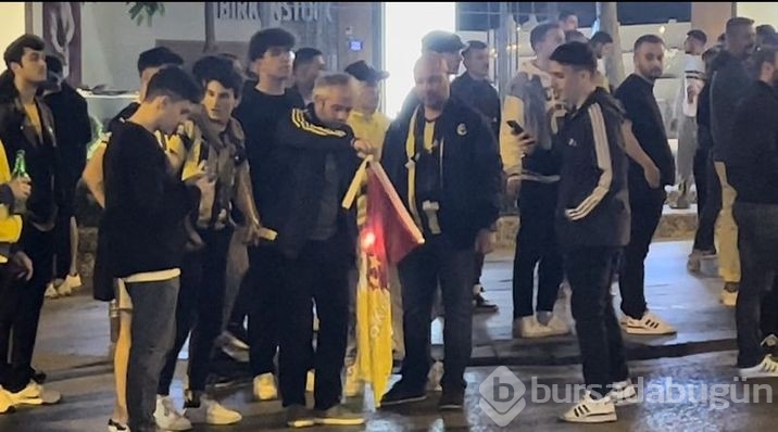 Fenerbahçeli taraftarlar Bağdat Caddesi'nde Galatasaraylı taraftarlara saldırdı