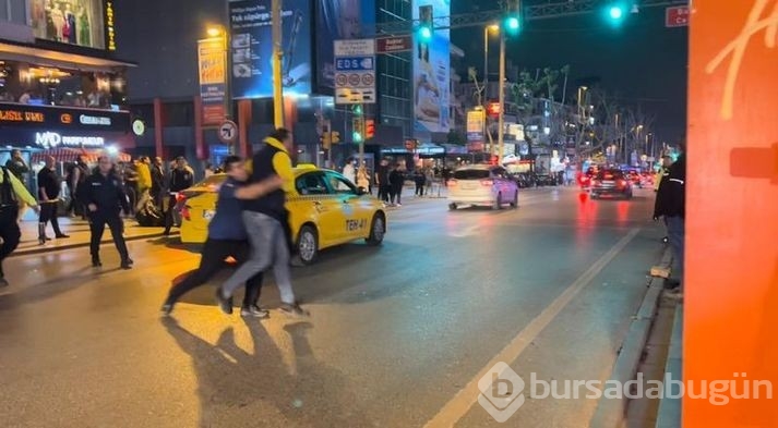 Fenerbahçeli taraftarlar Bağdat Caddesi'nde Galatasaraylı taraftarlara saldırdı