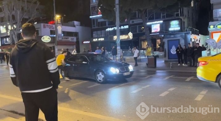 Fenerbahçeli taraftarlar Bağdat Caddesi'nde Galatasaraylı taraftarlara saldırdı