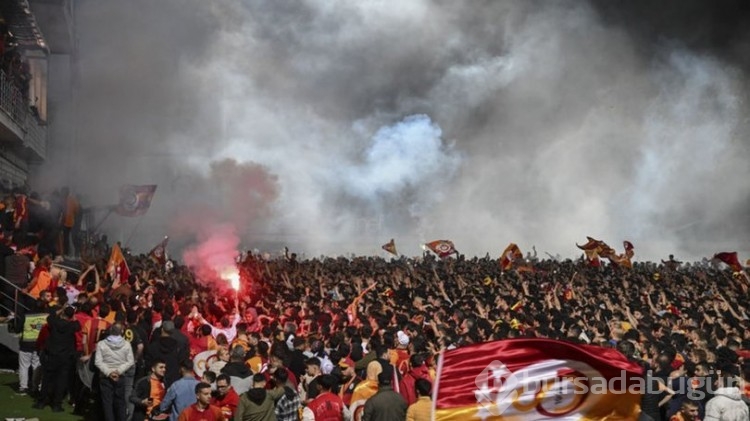 Galatasaray şampiyonluğu Florya'da taraftarıyla kutladı