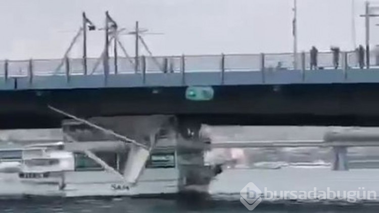 Tekne Galata Köprüsü'ne çarptı

