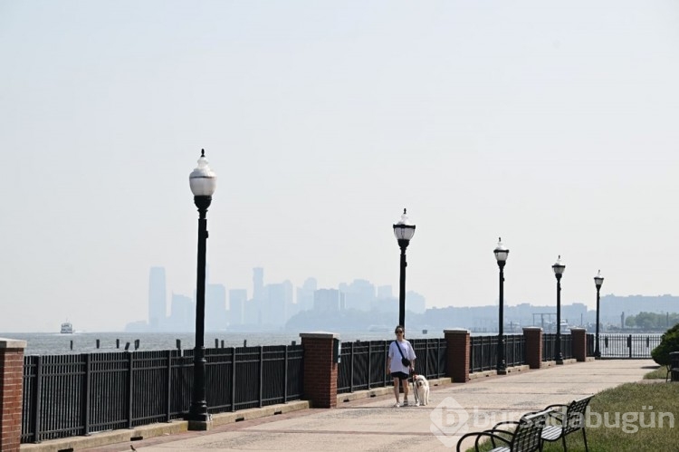 Kanada'daki orman yangını dumanları New York'ta puslu havaya sebep oldu