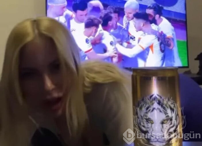  Hande Sarıog&#774;lu Galatasaray'ın şampiyonluğunu kutladı
