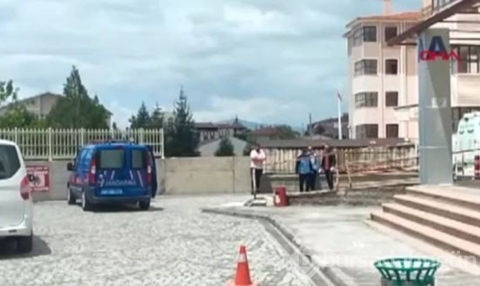Yol kenarında naylona sarılıp yakılmış 2 ceset bulundu!