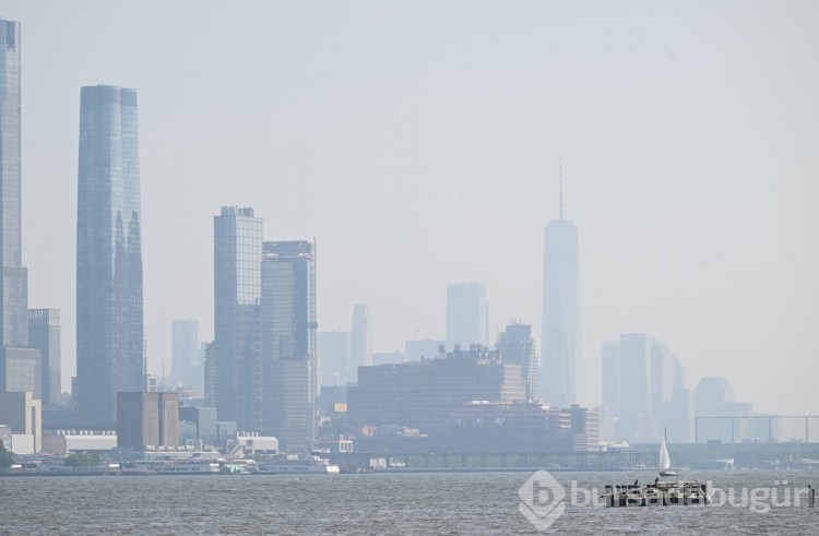 Kanada'daki orman yangını dumanları New York'ta puslu havaya neden oluyor
