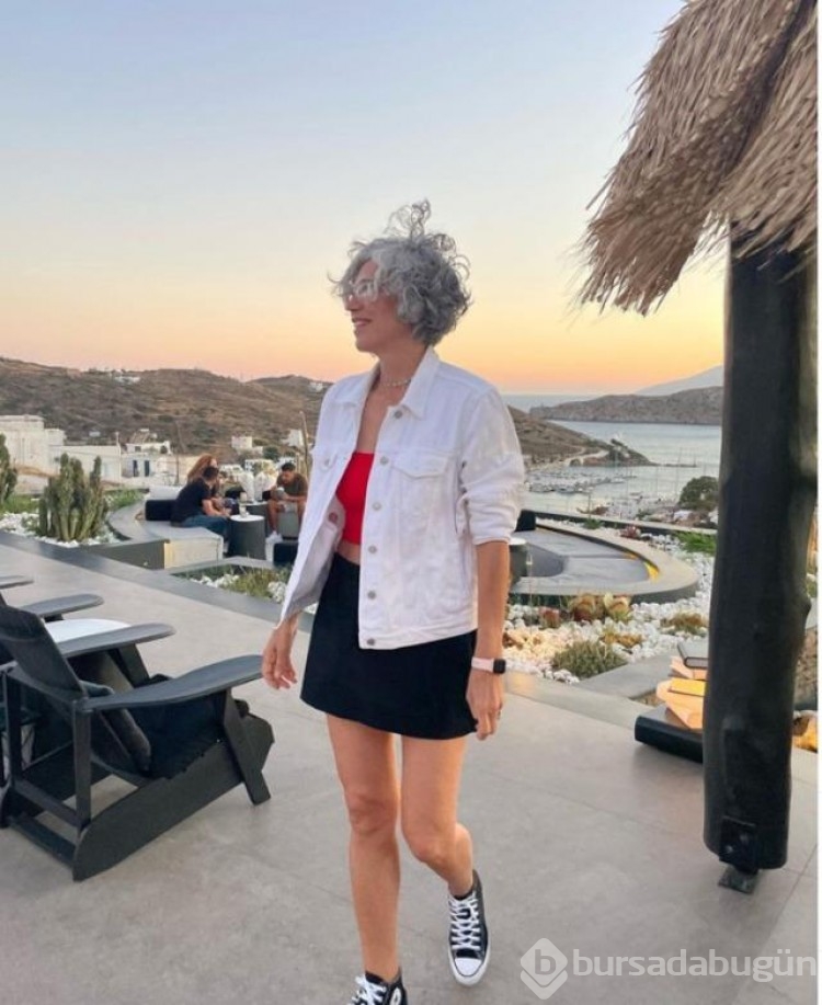 Güzel oyuncu Serenay Sarıkaya'nın annesini görenler şaşırıyor!