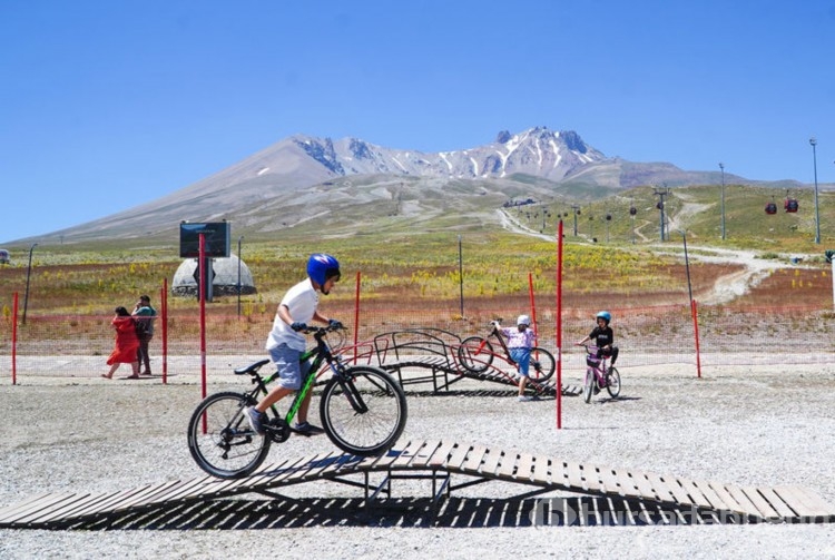 Erciyes'te bisiklet ve aktivite parkı açıldı